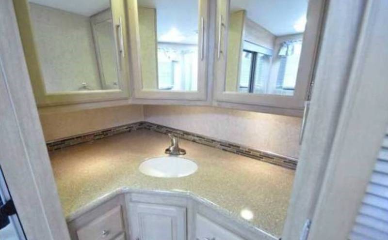 2015 Coachmen Pathfinder 404RB - 010