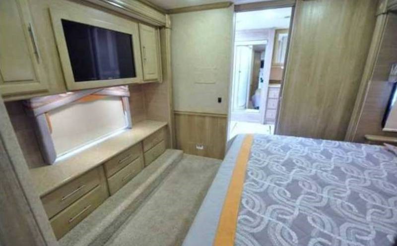 2015 Coachmen Pathfinder 404RB - 012