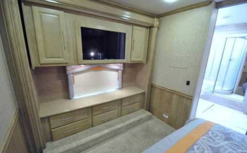 2015 Coachmen Pathfinder 404RB - 013