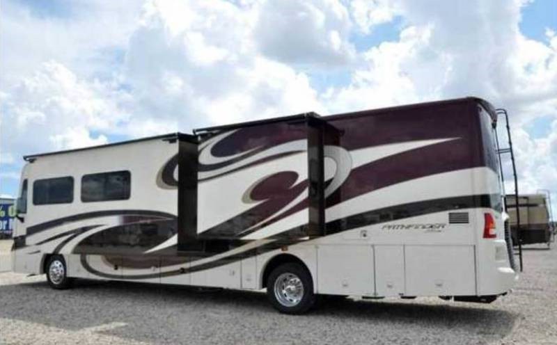 2015 Coachmen Pathfinder 404RB - 015