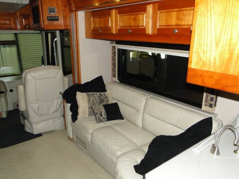 2005 Monaco Executive 45CAQ - 012