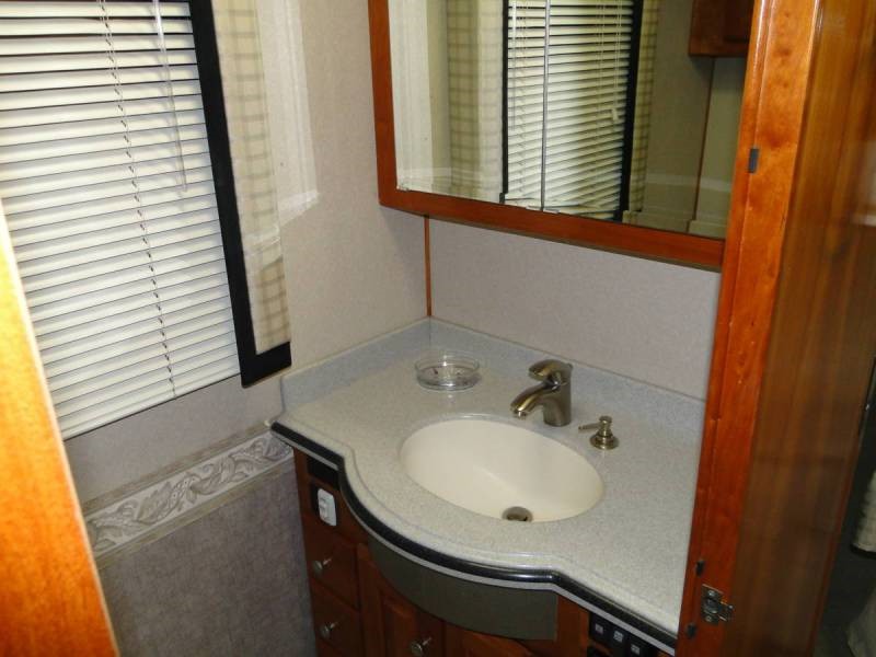 2005 Monaco Executive 45CAQ - 018