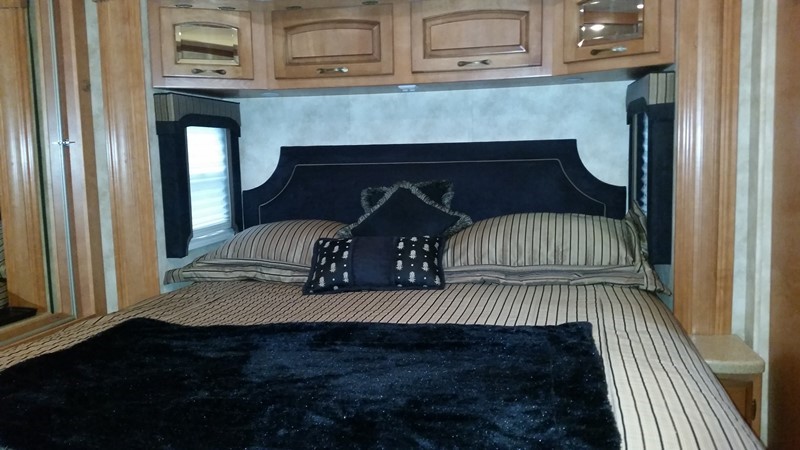 2009 Newmar Dutch Star 4386 - 015