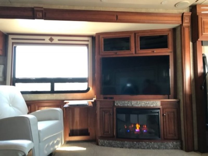2015 Winnebago Tour 42QD - 002