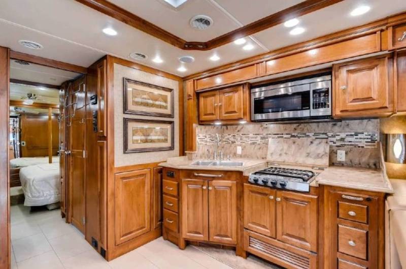 2014 Tiffin Phaeton 36GH - 008