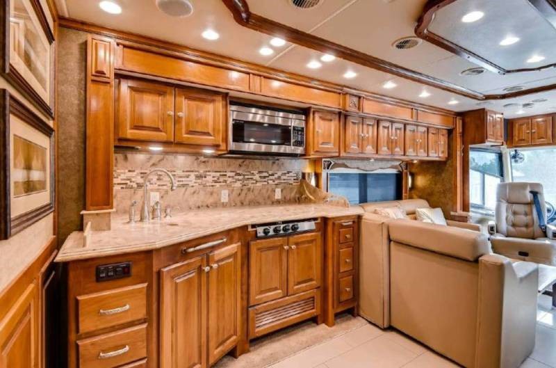 2014 Tiffin Phaeton 36GH - 009