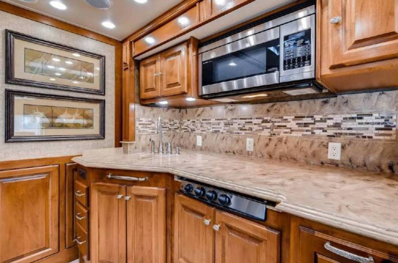 2014 Tiffin Phaeton 36GH - 010