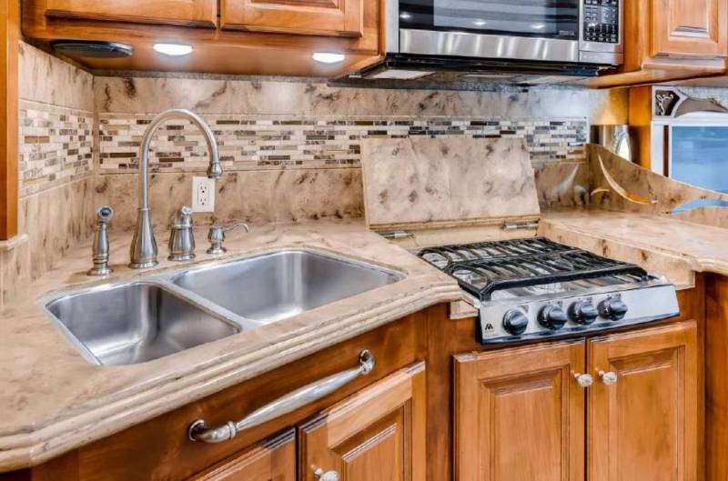 2014 Tiffin Phaeton 36GH - 011