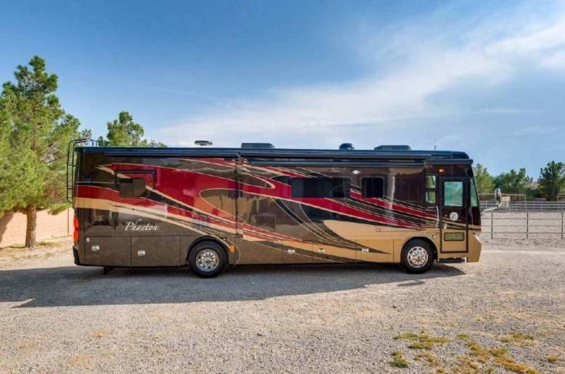 2014 Tiffin Phaeton 36GH - 021