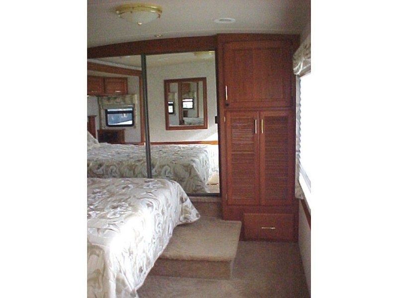 2004 Winnebago Vectra 34TD - 018