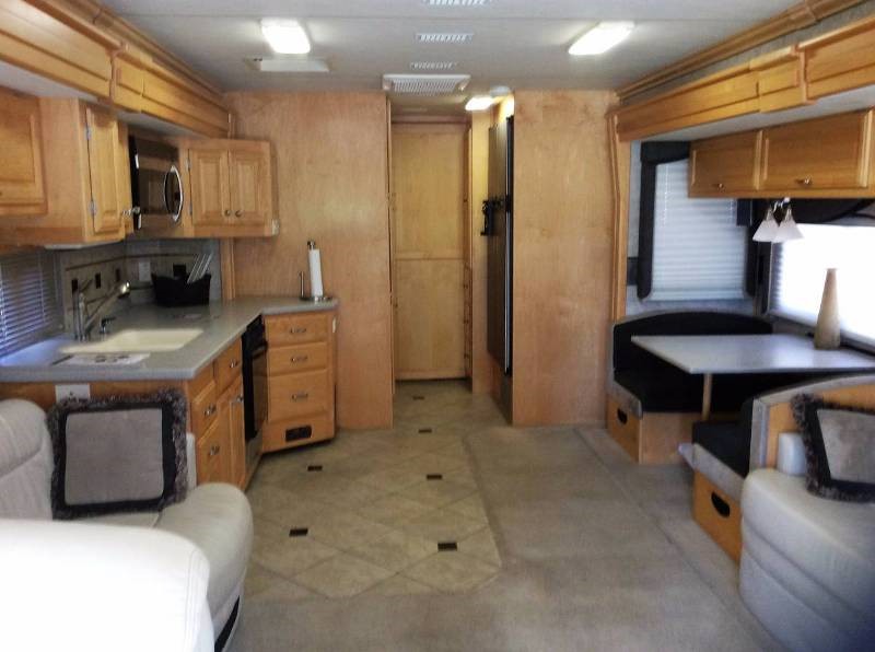 2007 Fleetwood Revolution LE 40E - 005