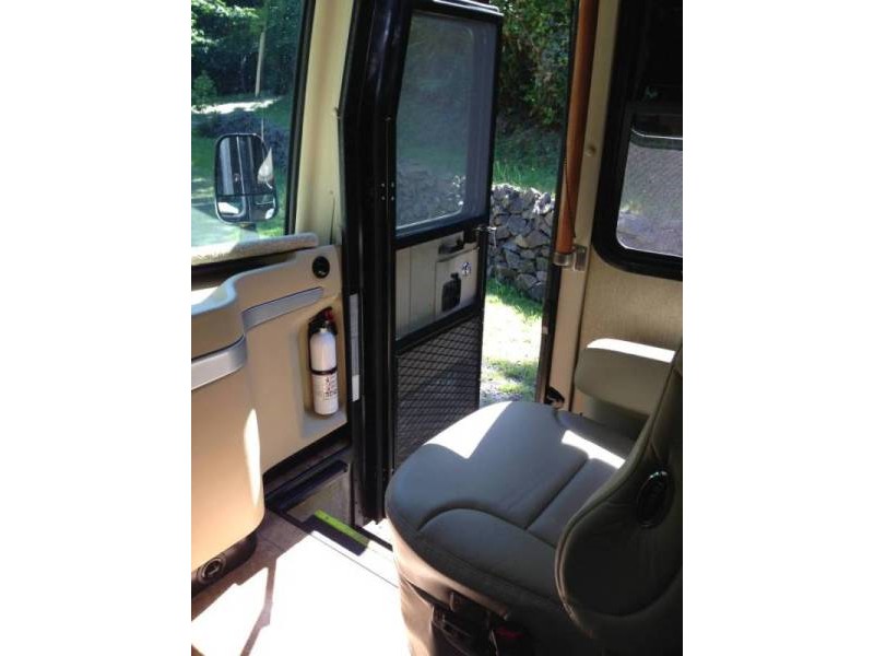 2013 Tiffin Allegro Breeze 32BR - 012