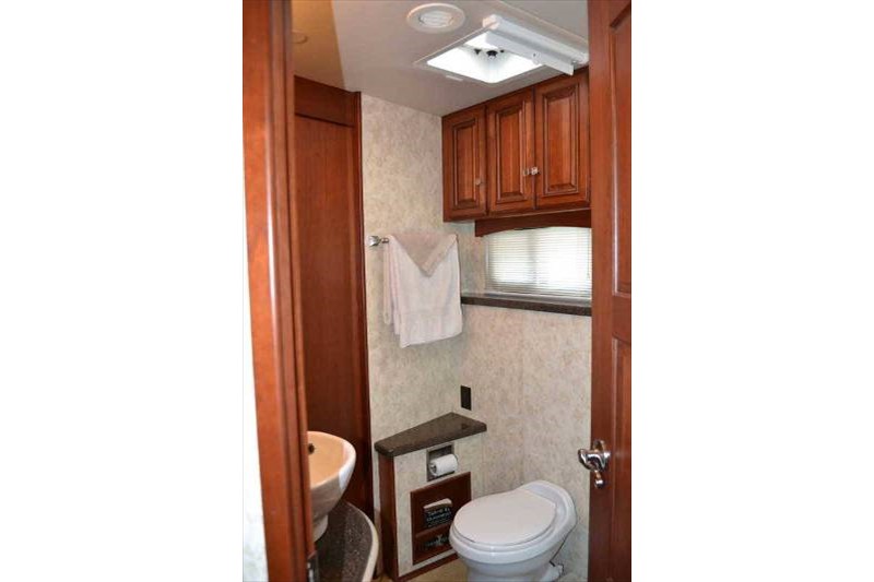 2010 Itasca Ellipse 40WD - 021