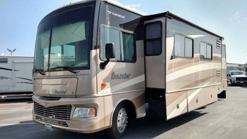 2007 Fleetwood Bounder 35E - 002