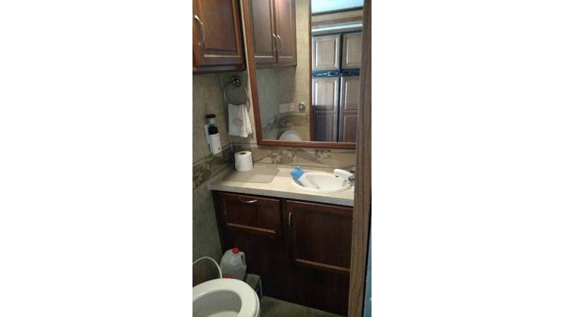 2007 Fleetwood Bounder 35E - 009