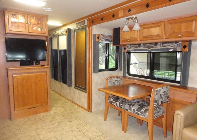 2009 Tiffin Allegro Bay 37QDB - 003