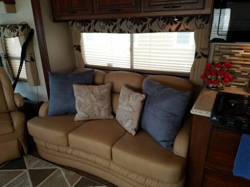 2013 Coachmen Cross Country 390TS - 010