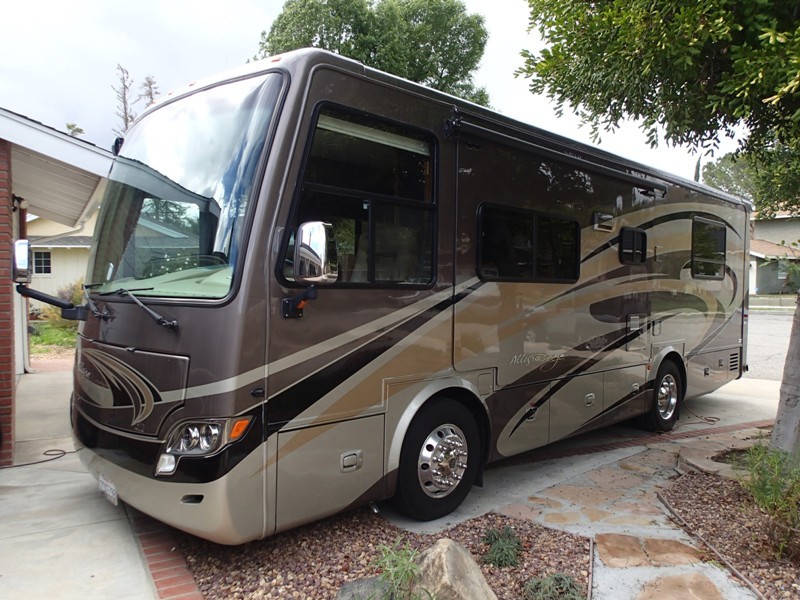 2013 Tiffin Allegro Breeze 28BR - 001