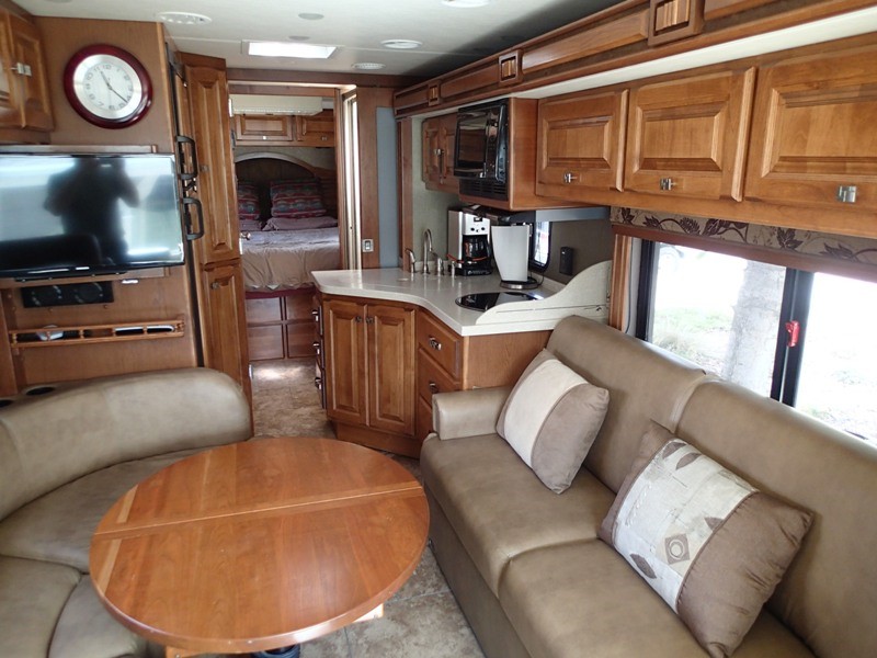 2013 Tiffin Allegro Breeze 28BR - 006