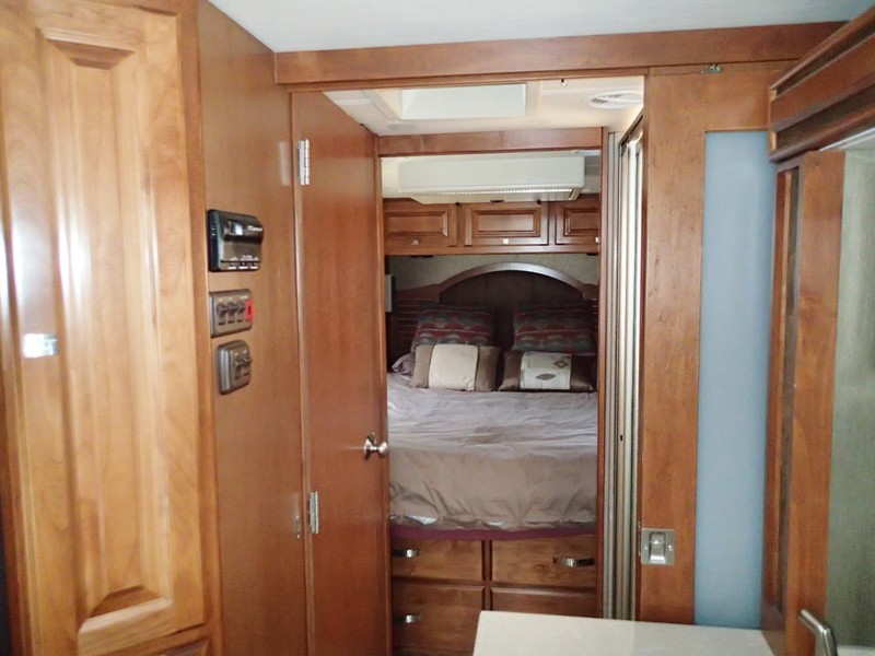 2013 Tiffin Allegro Breeze 28BR - 011