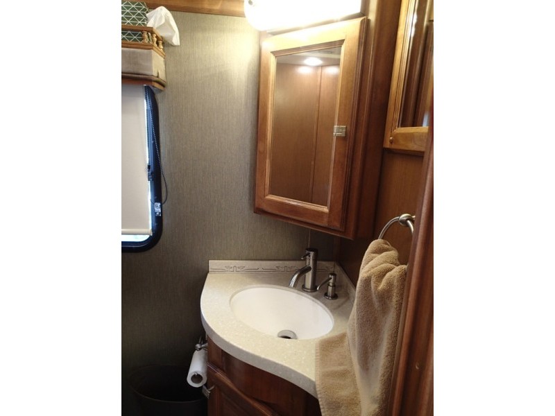 2013 Tiffin Allegro Breeze 28BR - 013