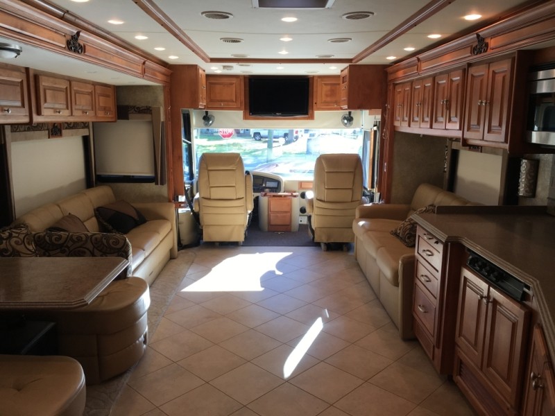 2010 Tiffin Phaeton 40QTH - 003