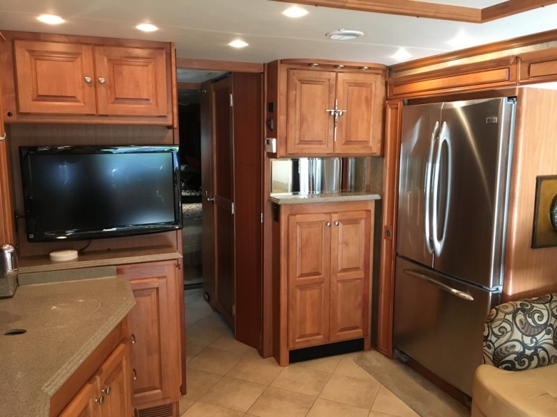 2010 Tiffin Phaeton 40QTH - 005