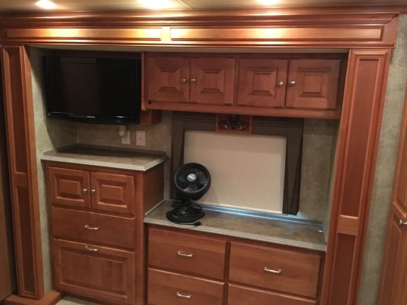 2010 Tiffin Phaeton 40QTH - 009