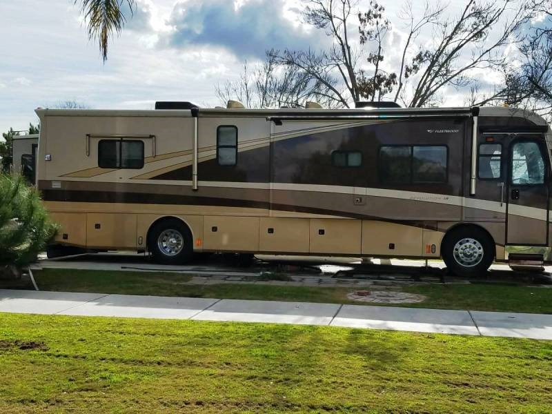 2005 Fleetwood Revolution LE 38X