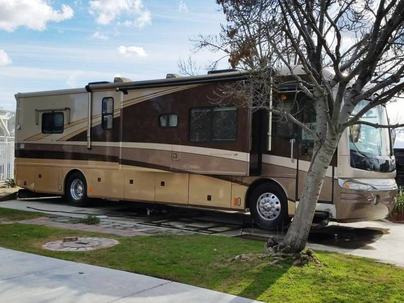 2005 Fleetwood Revolution LE 38X - 002