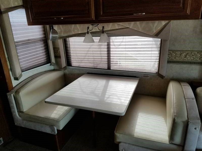 2005 Fleetwood Revolution LE 38X - 004