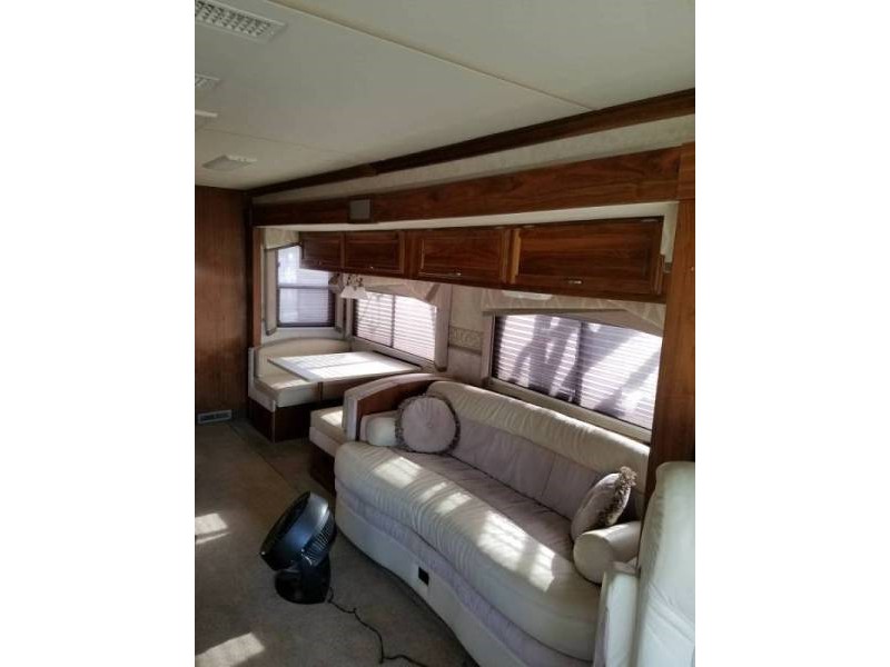 2005 Fleetwood Revolution LE 38X - 006