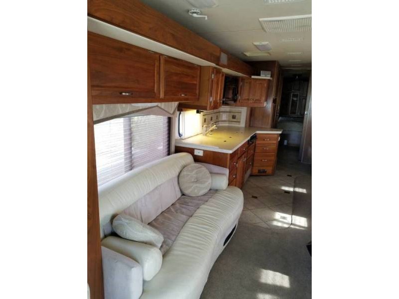 2005 Fleetwood Revolution LE 38X - 007