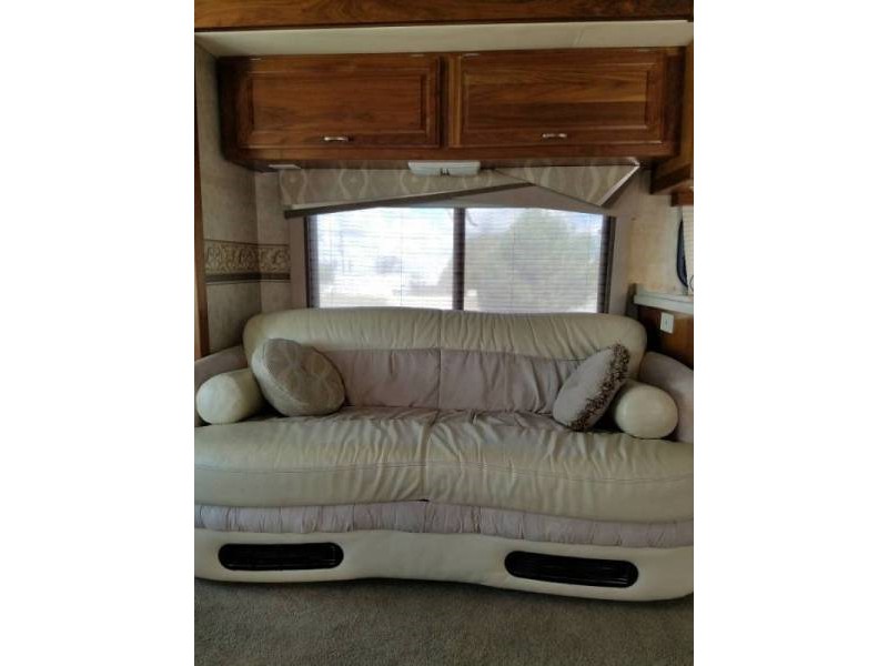 2005 Fleetwood Revolution LE 38X - 008