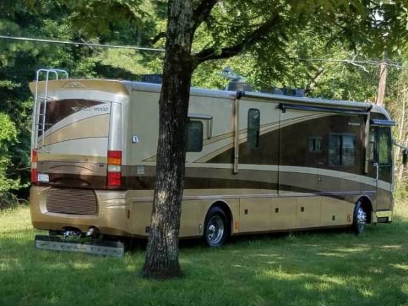 2005 Fleetwood Revolution LE 38X - 009