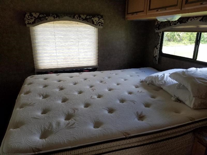 2013 THOR Four Winds Chateau 31A - 011