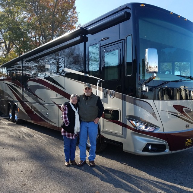 2017 Tiffin Phaeton 44OH