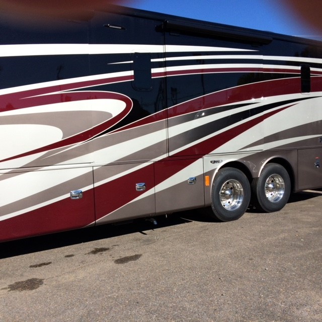 2017 Tiffin Phaeton 44OH - 004