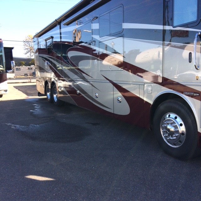 2017 Tiffin Phaeton 44OH - 007