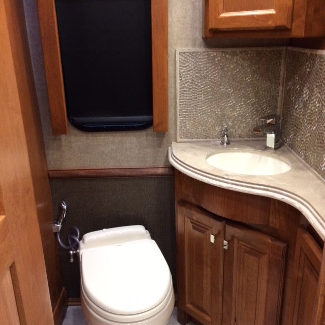2017 Tiffin Phaeton 44OH - 015