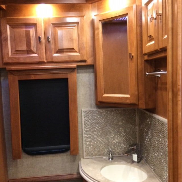 2017 Tiffin Phaeton 44OH - 016