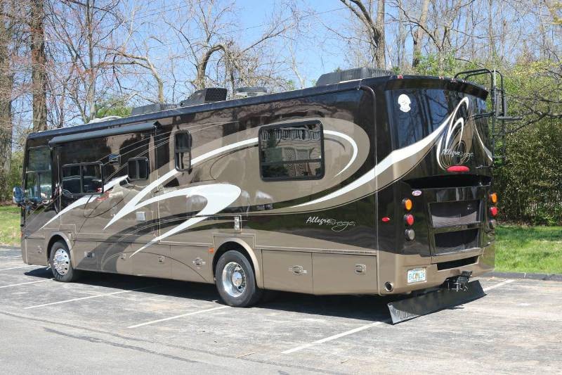 2012 Tiffin Allegro Breeze 32BR - 001