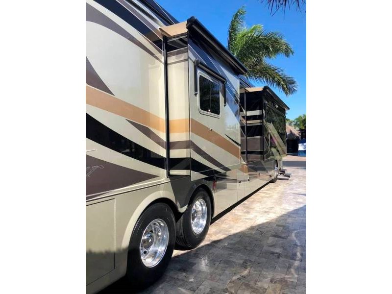 2011 Tiffin Zephyr 45QBZ - 004