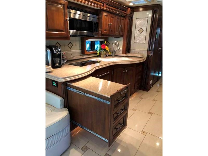 2011 Tiffin Zephyr 45QBZ - 012