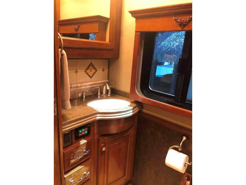 2011 Tiffin Zephyr 45QBZ - 015