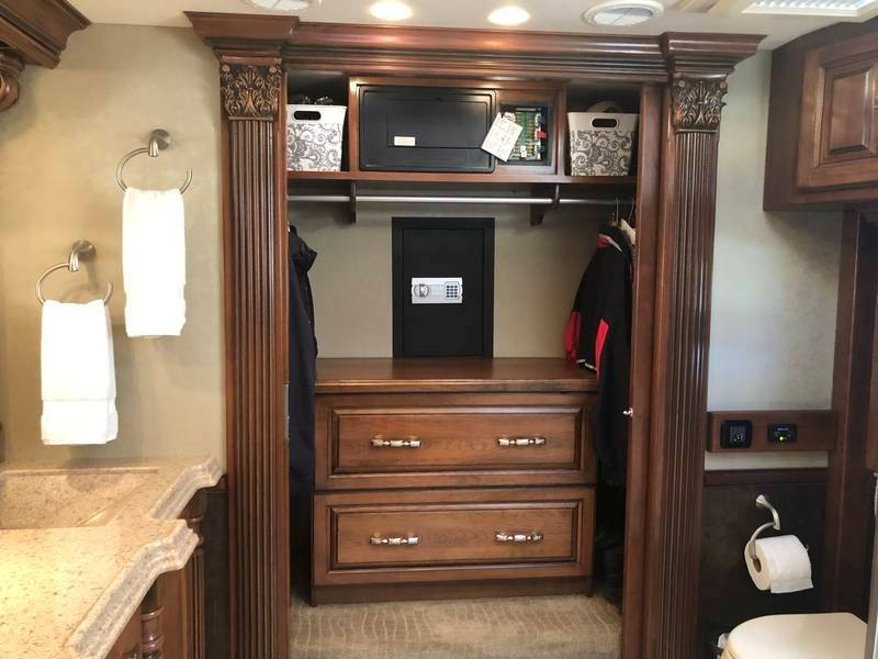 2011 Tiffin Zephyr 45QBZ - 020