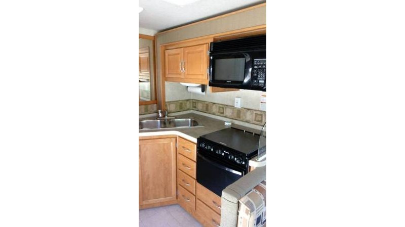 2004 Fleetwood Storm 31A - 007