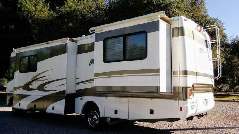 2004 Fleetwood Storm 31A - 010