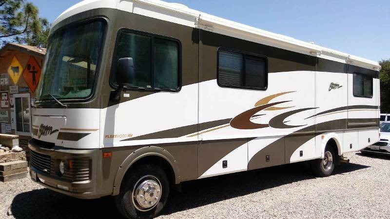 2004 Fleetwood Storm 31A - 012