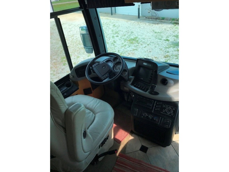 2006 Fleetwood Revolution LE 40E - 007